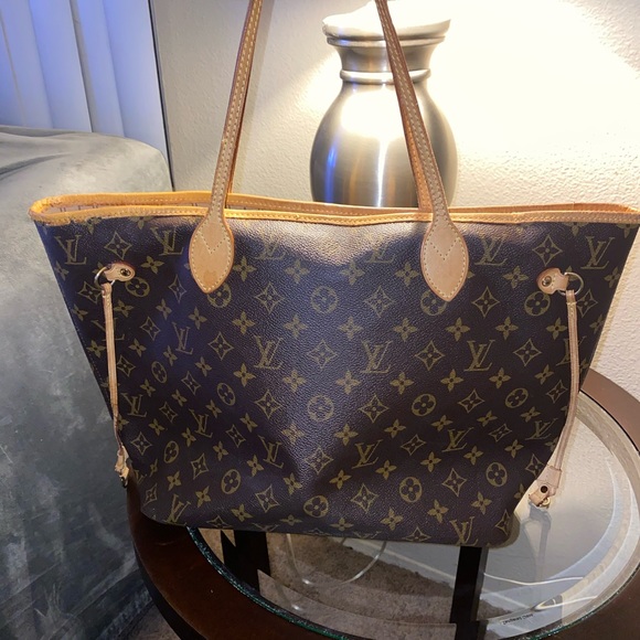 SOLD %Authentic Louis Vuitton Neverfull MM - Picture 2 of 15